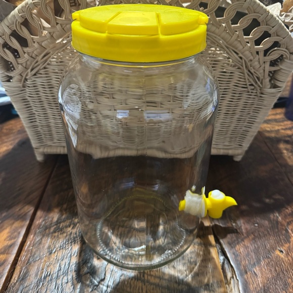 Sun Tea Vintage Glass Jug Dispenser with Yellow Lid - Picture 2 of 5